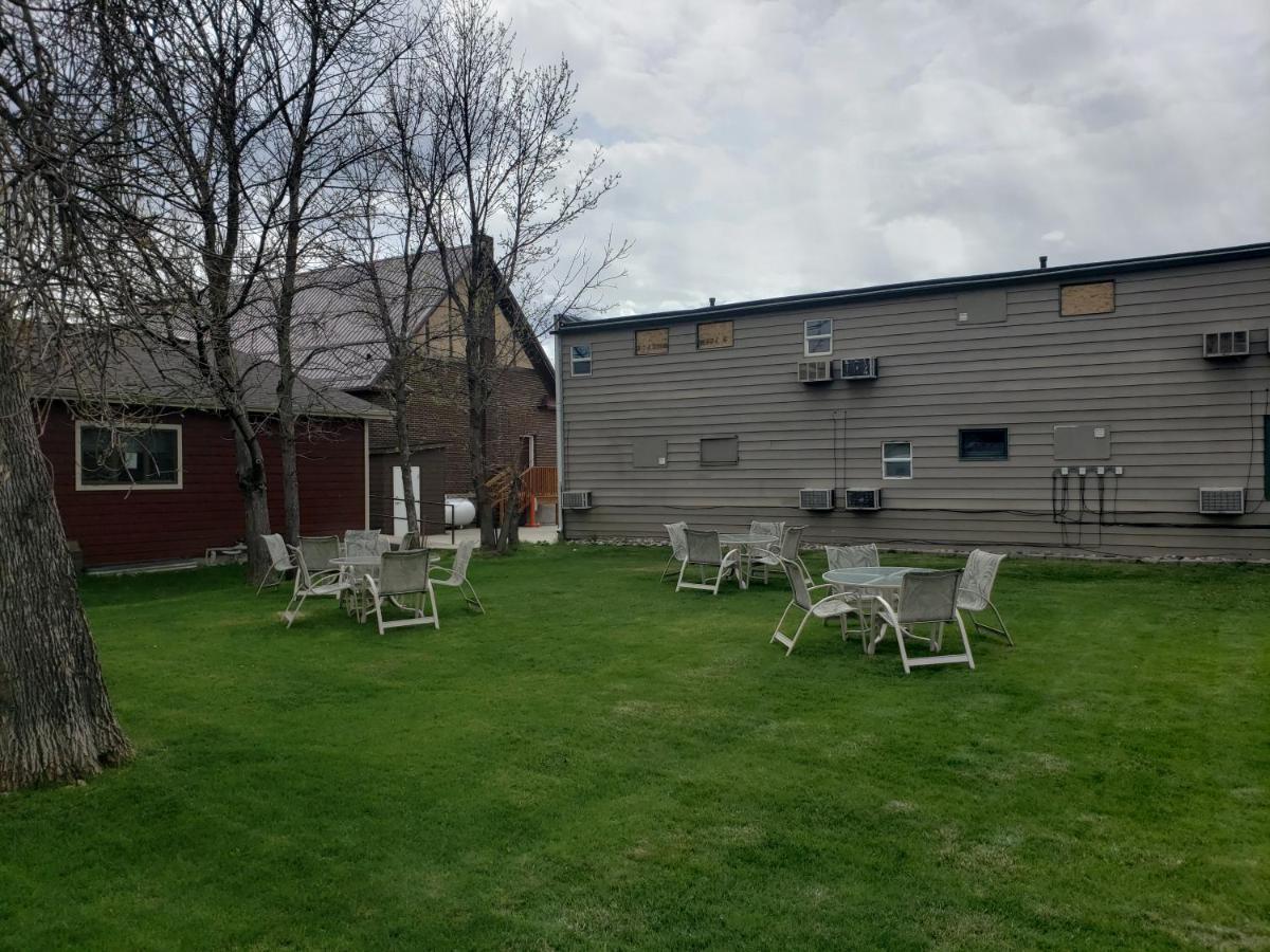 Autumn'S Inn Roundup Exterior photo